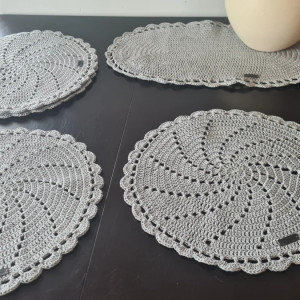 komplet podkładek szydełkowych na stół z kordonka