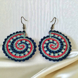 Haftowane kolczyki w kształcie spirali- odcienie niebieskiego