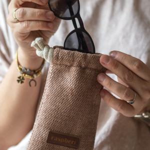 Pudroworóżowe etui na okulary