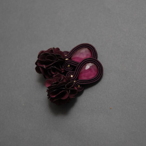 bordowe kolczyki lub klipsy sutasz z kwiatkami