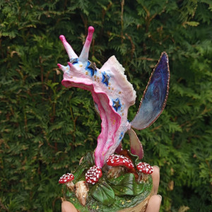 rzeźba ślimaka wróżki, Recznie wykonana rzeba, idealny na półkę, fanatsy, goblincore, fairycore