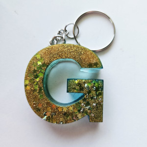 Brelok literka G galaxy niebieska ze złotem i gwiazdami