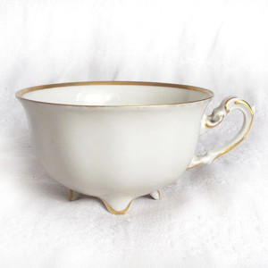 retro filiżanka prl, vintage filiżanka koenigszelt, karolina filiżanka, retro naczynia, vintage naczynia, prl naczynia, kremowa filiżanka, ecru filiżanka, elegancka filiżanka, ładna filiżanka