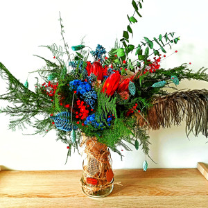 Wiecznie Zielony Bukiet z Suszonych i Stabilizowanych Kwiatów – Z nutą egzotyki i historią w tle