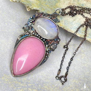 Misternie zdobiony naszyjnik z jadeitem i kamieniem księżycowym a1143