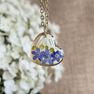 Złota zawieszka złoty wisiorek kwiat naszyjnik żywica z żywicy kwiaty serce serduszko niezapominajki niezapominajkami prawdziwe suszone kwiaty niezapominajka