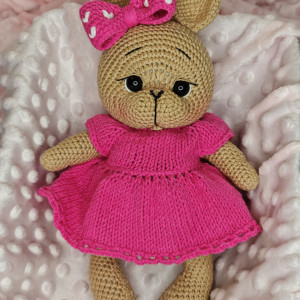 Maskotka króliczek na szydełku