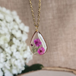 Złota zawieszka złoty wisiorek kwiat naszyjnik żywica z żywicy kwiaty łezka łza kropelka różowa gipsówka