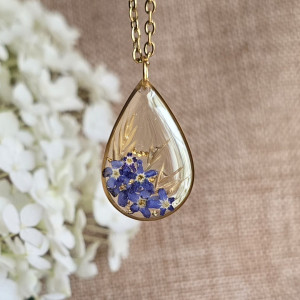 Złota zawieszka złoty wisiorek kwiat naszyjnik żywica z żywicy kwiaty łezka łza niezapominajka niezapominajki