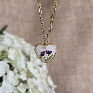 Złota zawieszka złoty wisiorek kwiat naszyjnik żywica z żywicy suszone kwiaty dziewczęcy kobiecy  serce serduszko smagliczka fioletowe