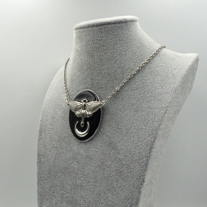 Naszyjnik gotycki z ćmą i półksiężycem 04