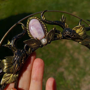 mroczka opaska na głowę z kalcytem rózowym. Recznie rzezbiona, fantasy, magic,