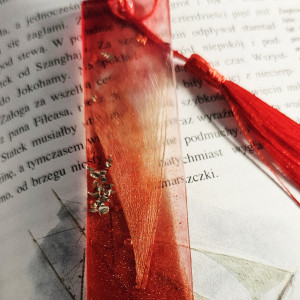 Zakładka z żywicy epoksydowej z złotem i płatkiem tulipana M 21 M18