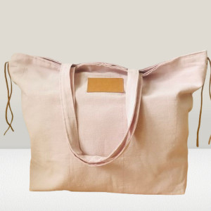 Duża torba plażowa z grubej bawełny w różowym kolorze.