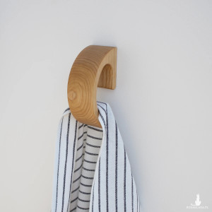 Drewniany Minimalistyczny Wieszak Na Ręczniki Jesionowy