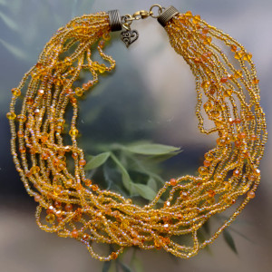 Naszyjnik Krótkie Korale Miodowe Kryształki