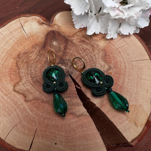 Kolczyki sutaszowe sutasz/soutache zielone buelkowa zieleń z krształkami 022/25
