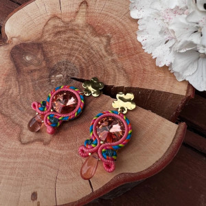 Kolczyki sutaszowe sutasz/soutache kolorowe różowe z kryształkami 025/25