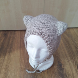 Czapka z uszami na drutach