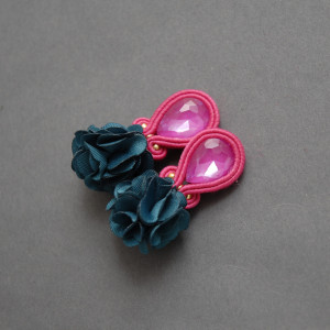 zielono-fuksjowe kolczyki lub klipsy sutasz z kwiatkami