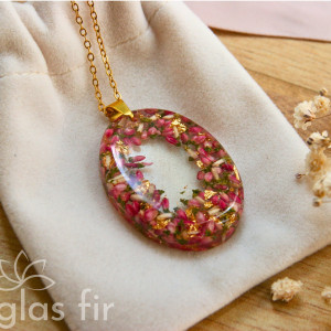 Nowy wisior "wrzosowy pył" z płatkami złota z żywicy