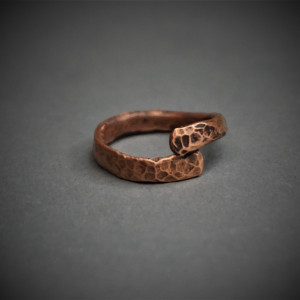 Delikatny - pierścionek miedziany.