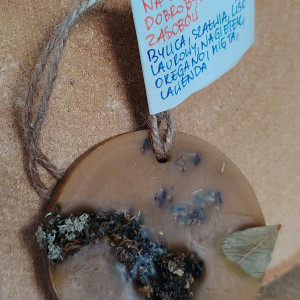 Zawieszka z wosku z ziołami