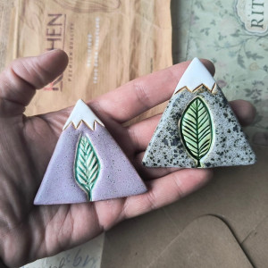 Przypinki z motywem górskim