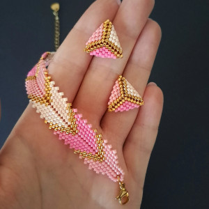 Różowy Komplet Biżuterii "Pink Chevron"  - Bransoletka i Kolczyki Sztyfty