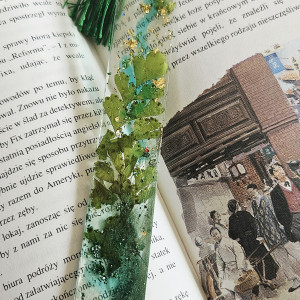 Zakładka z żywicy epoksydowej z losciwm paproci turkus i zieleń D16