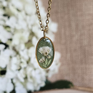 Złota zawieszka złoty wisiorek naszyjnik żywica z żywicy kwiaty z kwiatami jajowata retro naturalna delikatna dziewczęca kobieca kolorowa zielona