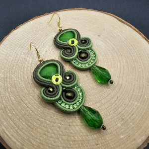 ZIELONE KOLCZYKI SUTASZ Z KRYSZTAŁKAMI