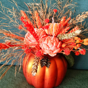 Ogłoszenie sprzedażowe – Jesienna kompozycja handmade w wazonie dyni