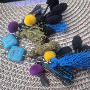 Kolczyki Boho pompony chwosty