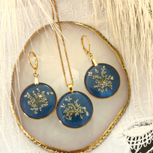 Piękny komplet biżuterii z kwiatami