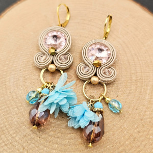 Beżowo kolorowe kolczyki sutasz z kryształkami 9