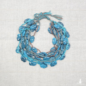 6173 Poczuj morską bryzę! 🌊 Ten naszyjnik to idealny akcent koloru w Twojej stylizacji.