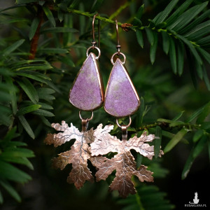 Długie kolczyki miedziane liście geranium ze stichtytem