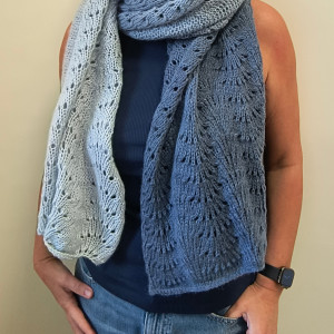 Szal robiony na drutach fala