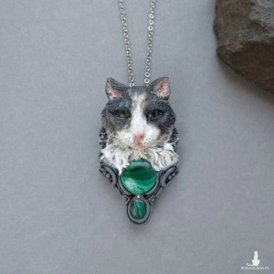 Broszka-wisiorek z kotem i malachitem