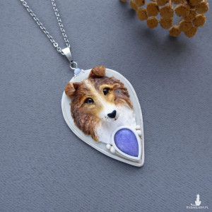 Zawieszka z psem owczarek szkocki i jadeitem