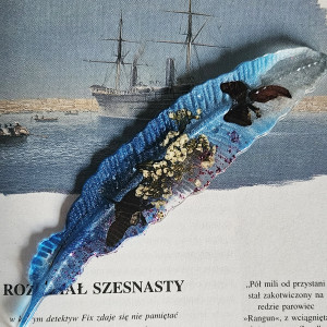 Zakładka z żywicy epoksydowej pióro z płatkami kwiatów P10