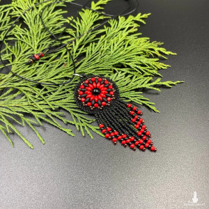 Mini wisiorek czarno czerwony #999