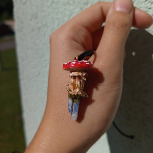 Naszyjnik muchmorka z kyanitem, idealny na prezent, magia fantasy, goblincore