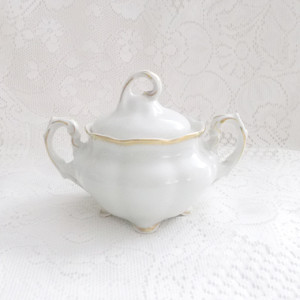 retro cukiernica, vintage cukierniczka, Karolina cukiernica, cukierniczka Karolina, biała cukiernica prl, prl cukierniczka, prl naczynia, Koenigszelt cukiernica