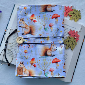 Wodoodporne etui na książkę: jesienne wiewiórki