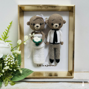 Młoda para misie w złotej ramce ręcznie robione prezent ślubny obraz