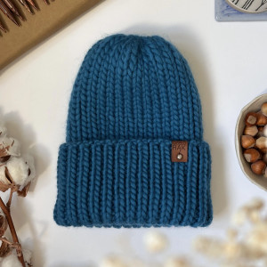 Gruba wełniana czapka oversize z bardzo szerokim wywinięciem-niebieska