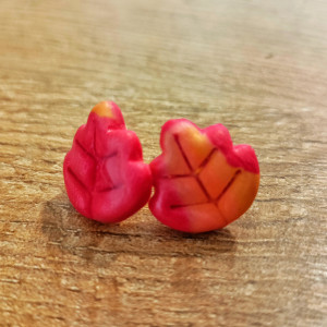 Jesienne kolczyki handmade – liście klonu z glinki polimerowej