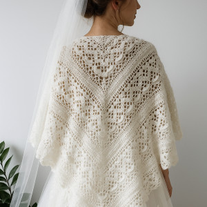 Ozdobna biała chusta ślubna Klaziena ręcznie robiona z merino